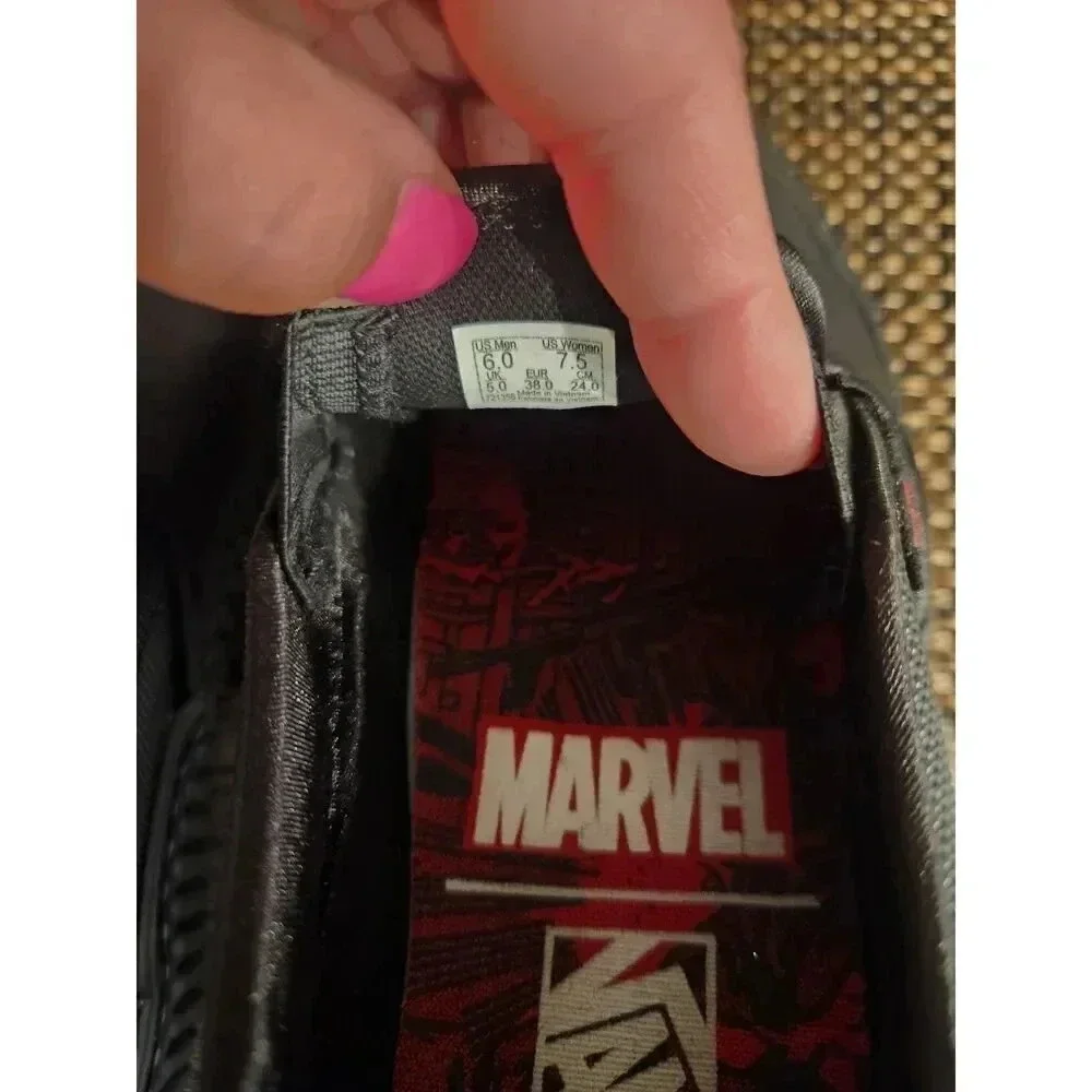VANS x Marvel Black Widow Classic Slip-On Men’s SZ 6 / Women's 7.5 w/ box